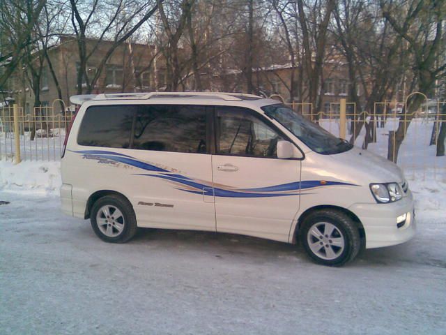 2000 Toyota Town Ace Noah