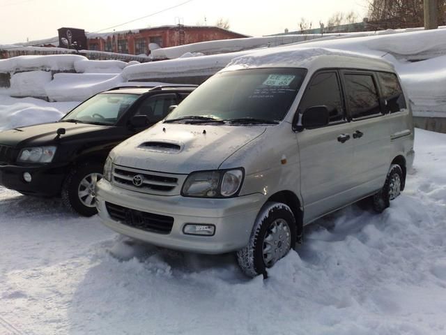 2000 Toyota Town Ace Noah