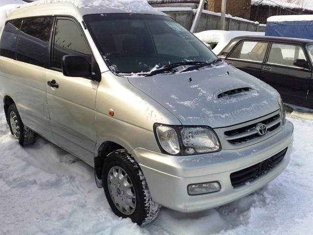 2000 Toyota Town Ace Noah