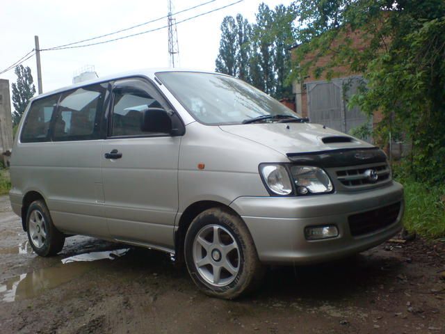 2000 Toyota Town Ace Noah