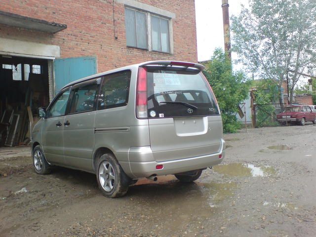 2000 Toyota Town Ace Noah