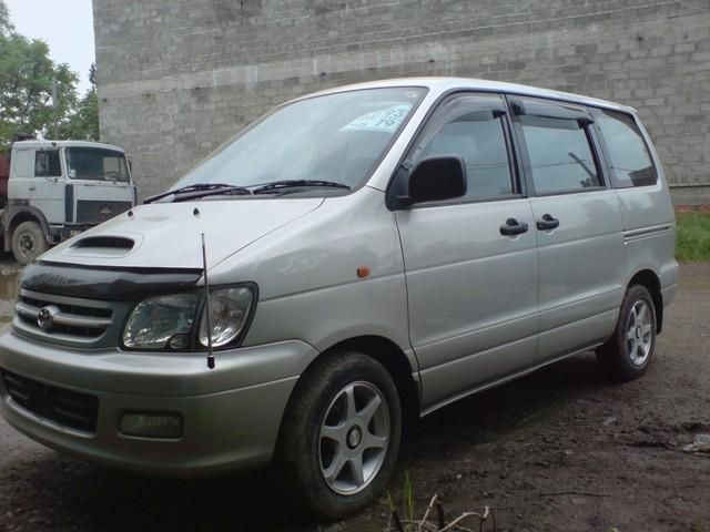 2000 Toyota Town Ace Noah