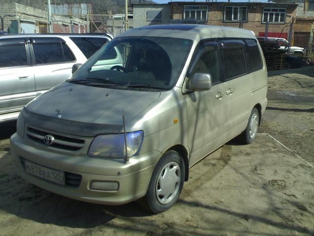 2000 Toyota Town Ace Noah