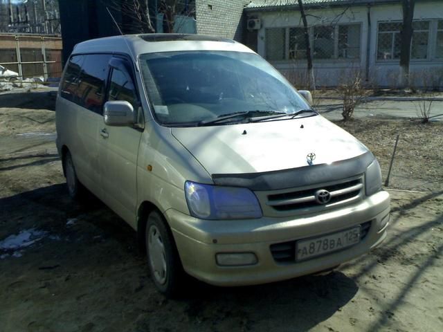 2000 Toyota Town Ace Noah