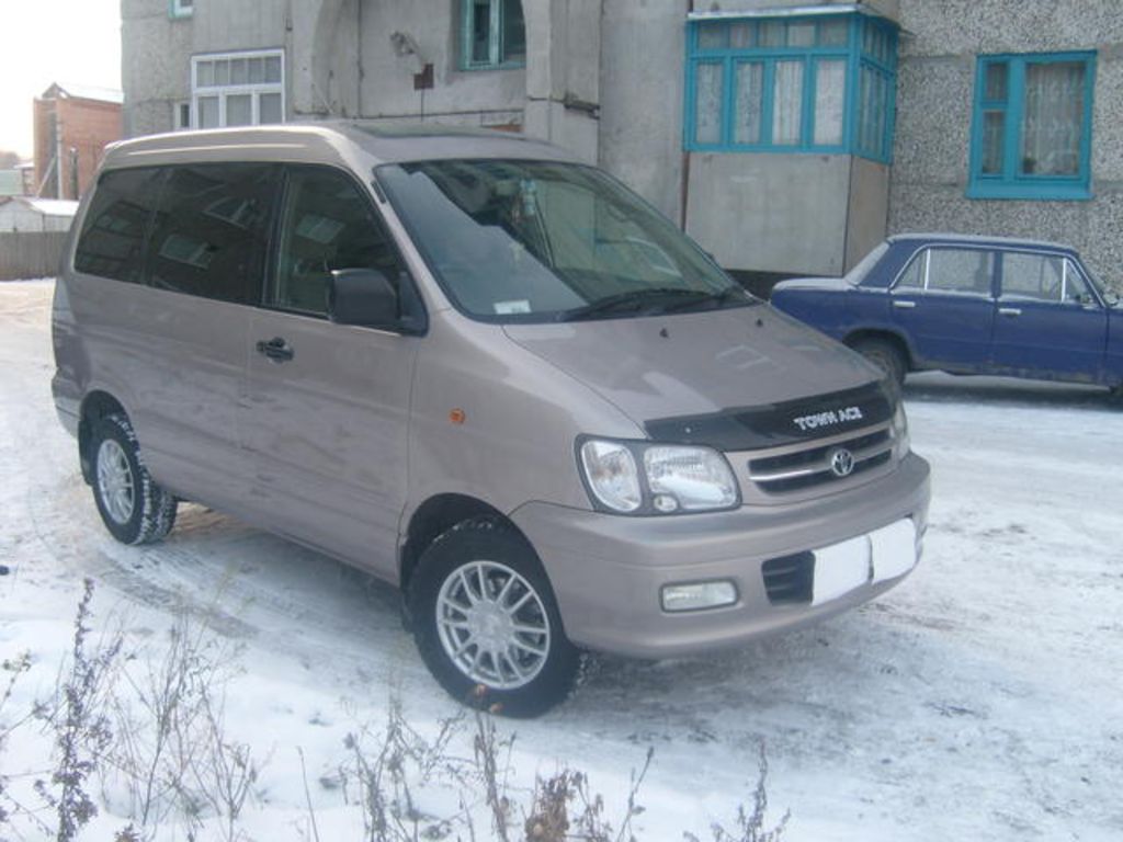 2000 Toyota Town Ace Noah