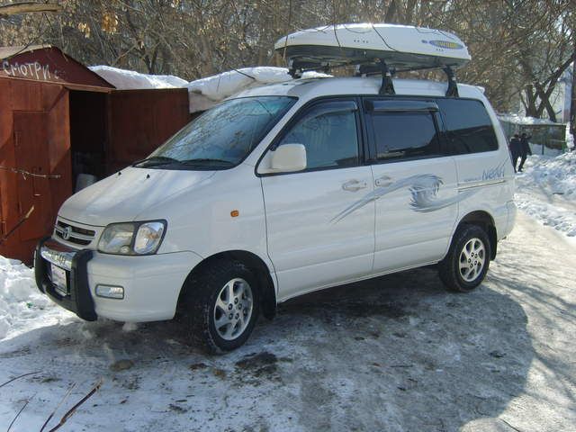 2000 Toyota Town Ace Noah