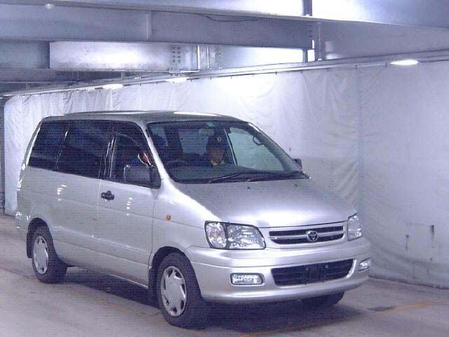 2000 Toyota Town Ace Noah Photos