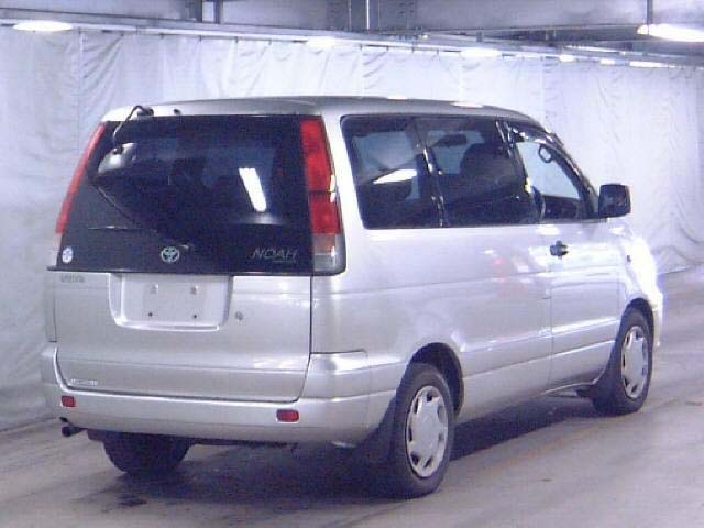2000 Toyota Town Ace Noah Photos