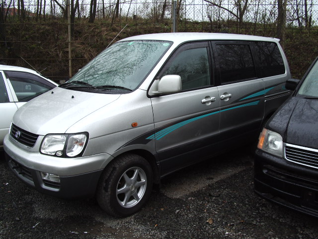 2000 Toyota Town Ace Noah Photos