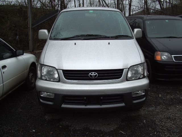 2000 Toyota Town Ace Noah Photos