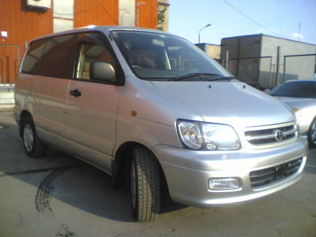 2000 Toyota Town Ace Noah Pictures
