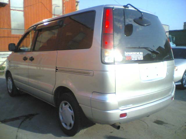 2000 Toyota Town Ace Noah Images