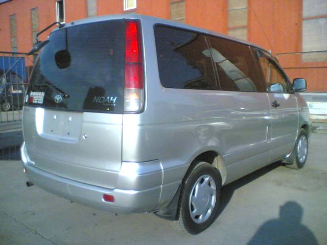 2000 Toyota Town Ace Noah Pictures