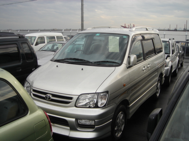 2000 Toyota Town Ace Noah Pics