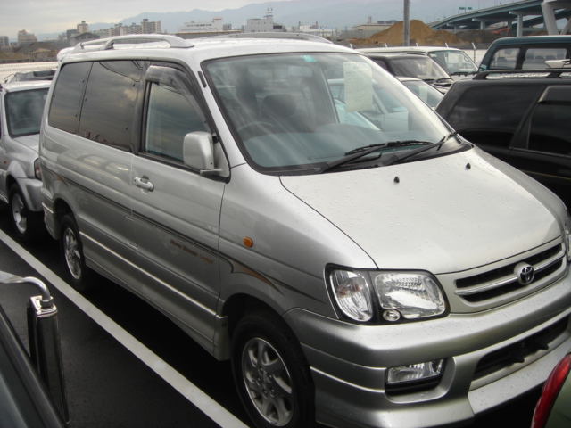 2000 Toyota Town Ace Noah Pictures