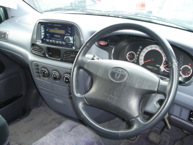 2000 Toyota Town Ace Noah Pictures