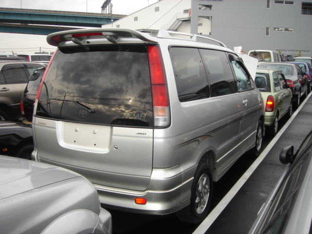 2000 Toyota Town Ace Noah Photos