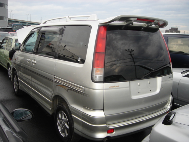 2000 Toyota Town Ace Noah Pictures