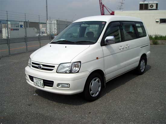 2000 Toyota Town Ace Noah Photos