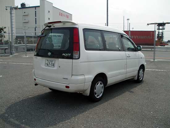 2000 Toyota Town Ace Noah Pictures