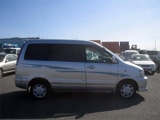 2000 Toyota Town Ace Noah Pictures