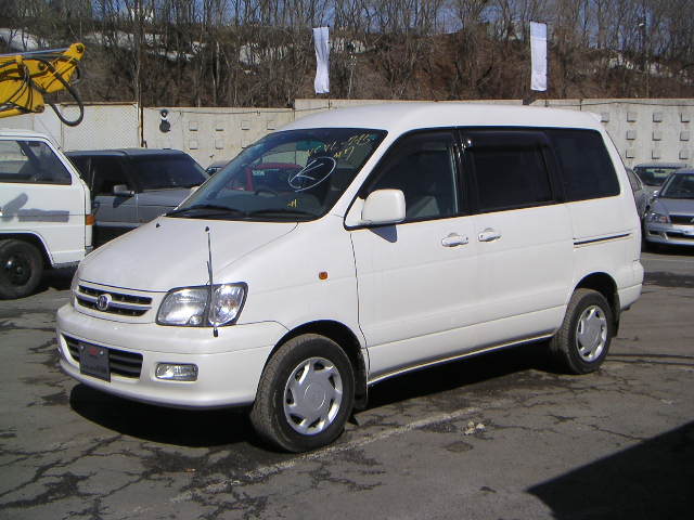 2000 Toyota Town Ace Noah Photos