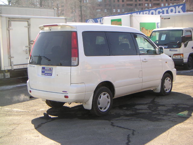2000 Toyota Town Ace Noah Photos
