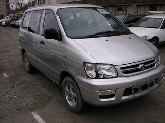 2000 Toyota Town Ace Noah Photos