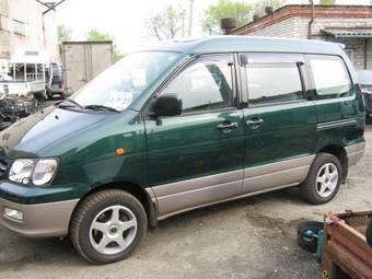 2000 Toyota Town Ace Noah Pictures