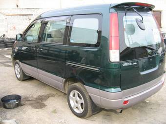2000 Toyota Town Ace Noah Photos