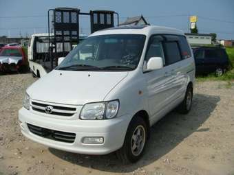 2000 Toyota Town Ace Noah Pictures