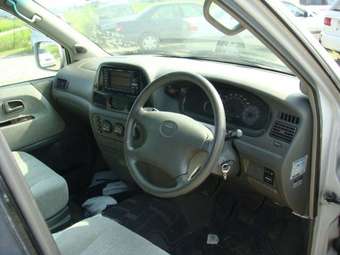 2000 Toyota Town Ace Noah Pictures