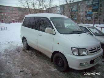 2000 Toyota Town Ace Noah Pictures