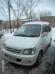 2000 Toyota Town Ace Noah Pictures