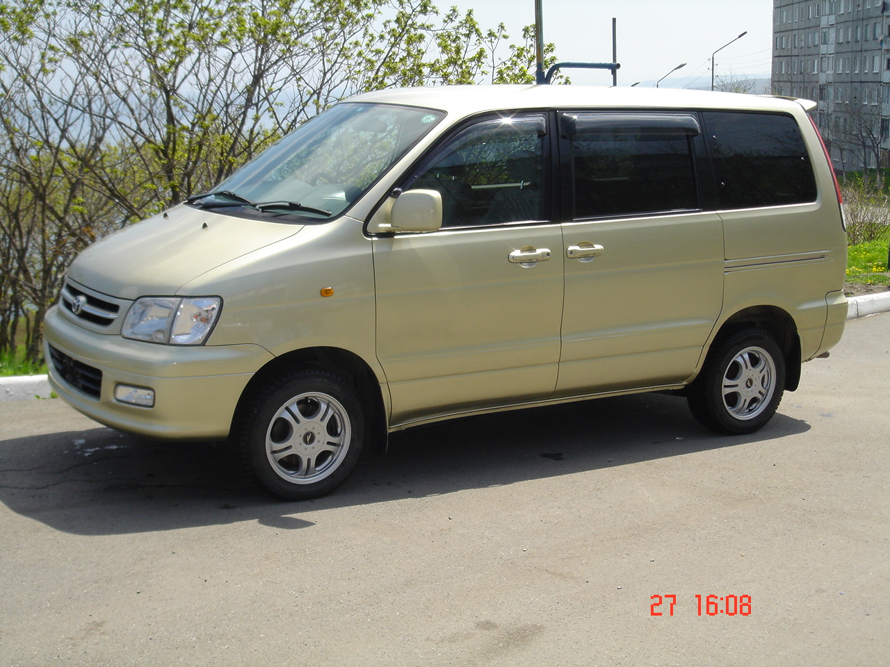 2001 Toyota Town Ace Noah