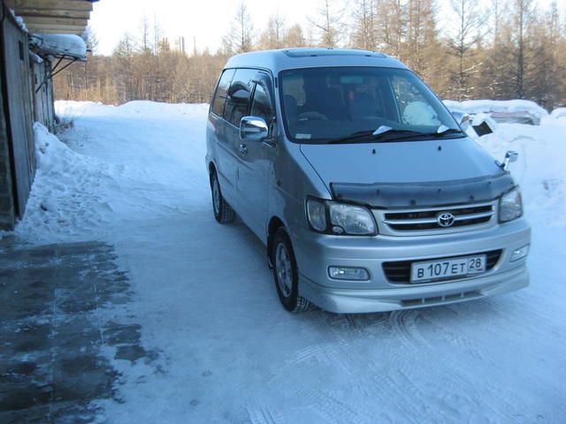 2001 Toyota Town Ace Noah