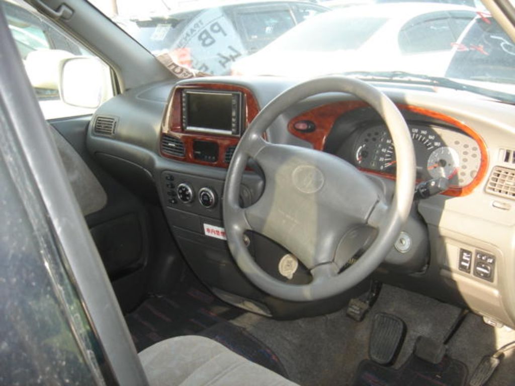 2001 Toyota Town Ace Noah