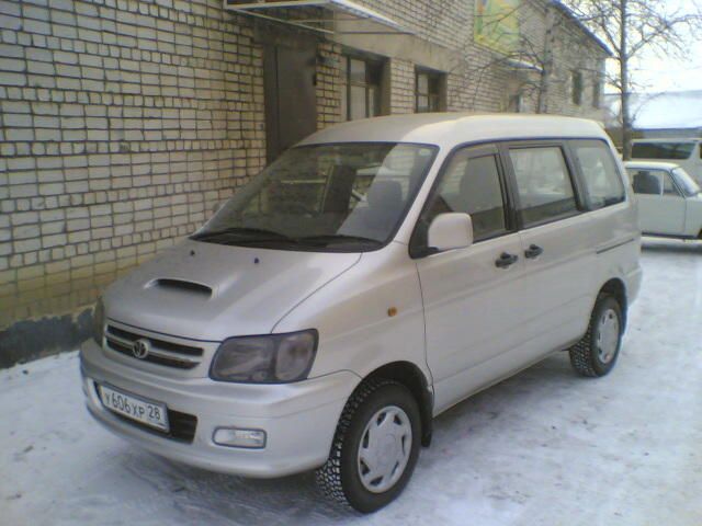 2001 Toyota Town Ace Noah