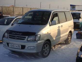 2001 Toyota Town Ace Noah