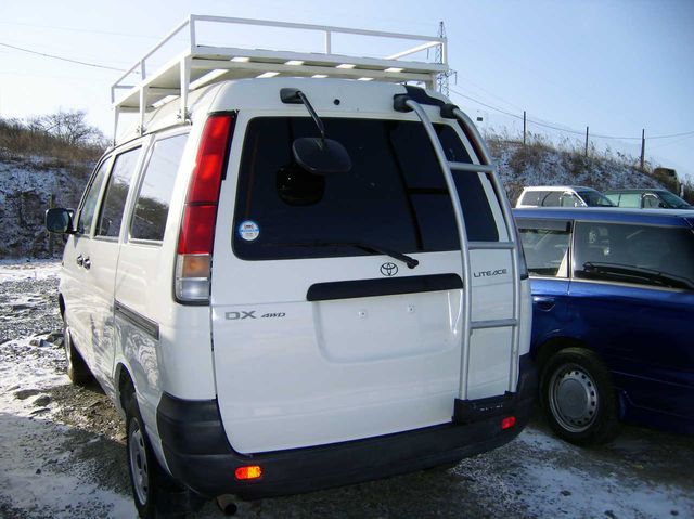 2001 Toyota Town Ace Noah