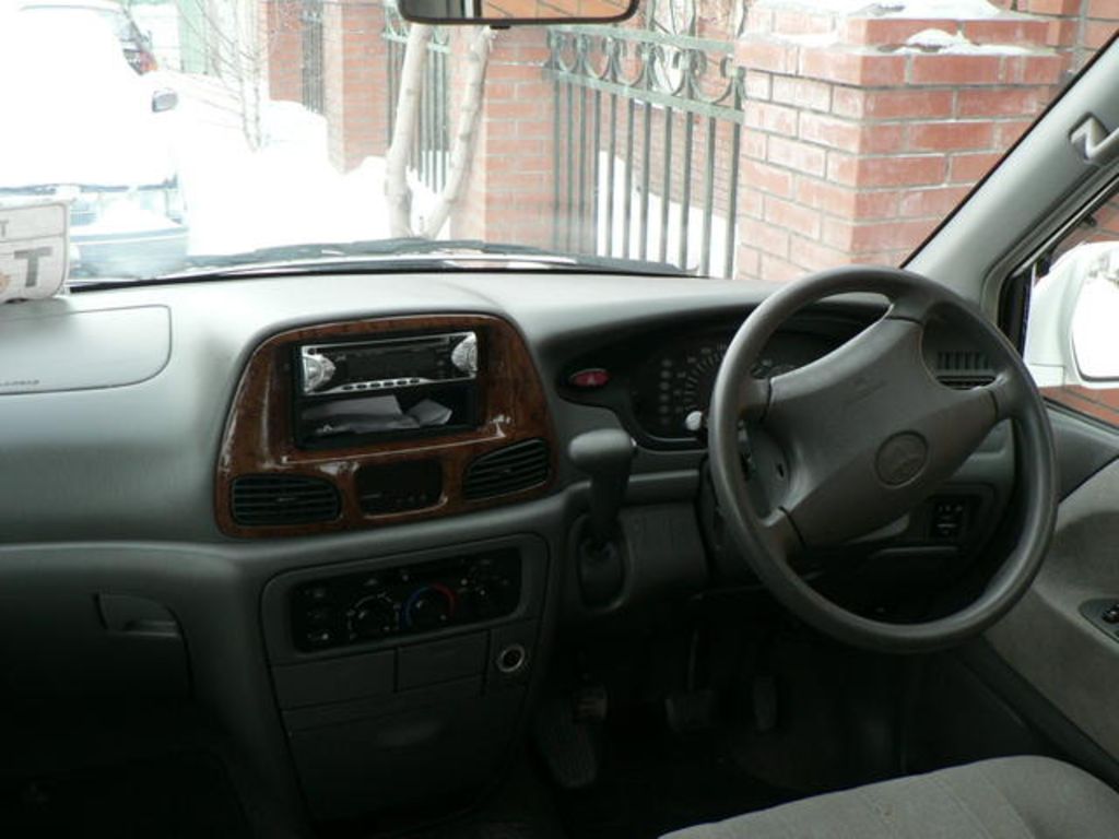 2001 Toyota Town Ace Noah