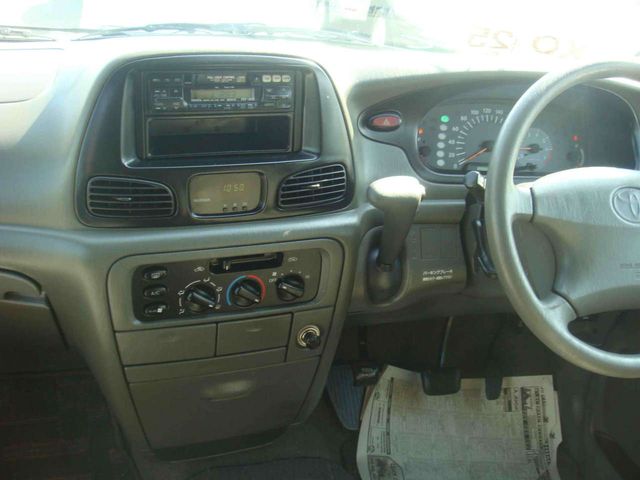 2001 Toyota Town Ace Noah