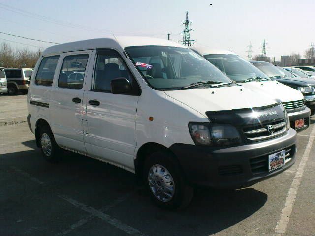 2001 Toyota Town Ace Noah