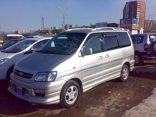 2001 Toyota Town Ace Noah