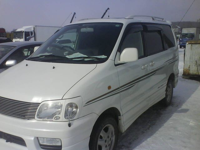 2001 Toyota Town Ace Noah