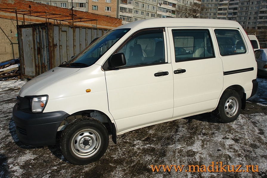 2001 Toyota Town Ace Noah Photos