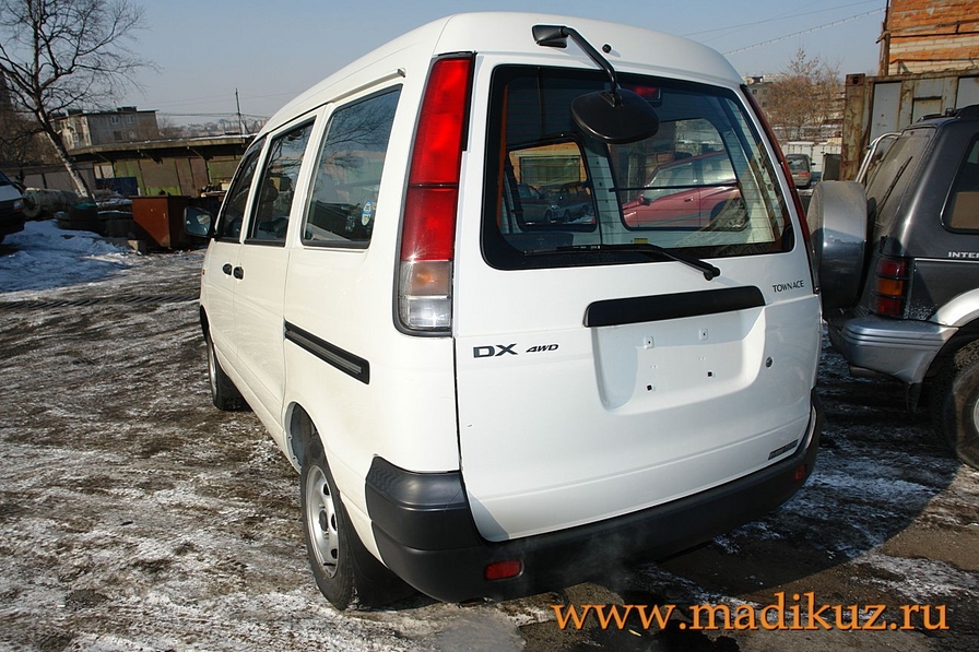 2001 Toyota Town Ace Noah Pictures