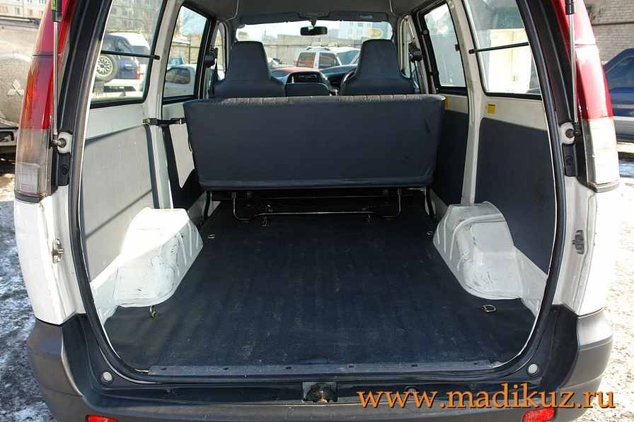 2001 Toyota Town Ace Noah Pictures