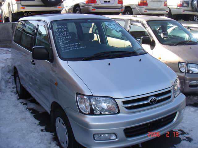 2001 Toyota Town Ace Noah Pictures