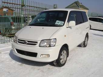 2001 Toyota Town Ace Noah Photos